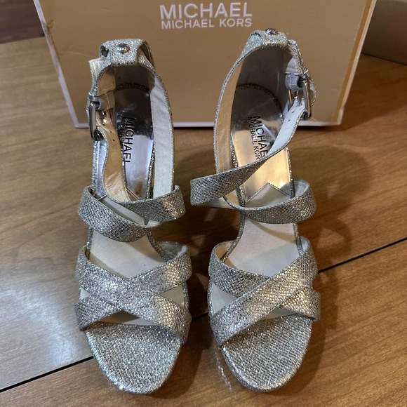 Michael Kors Shoes Womens Size 9 Silver Evie Platform Glitter Heels 40T5EIHA2D - Picture 2 of 7